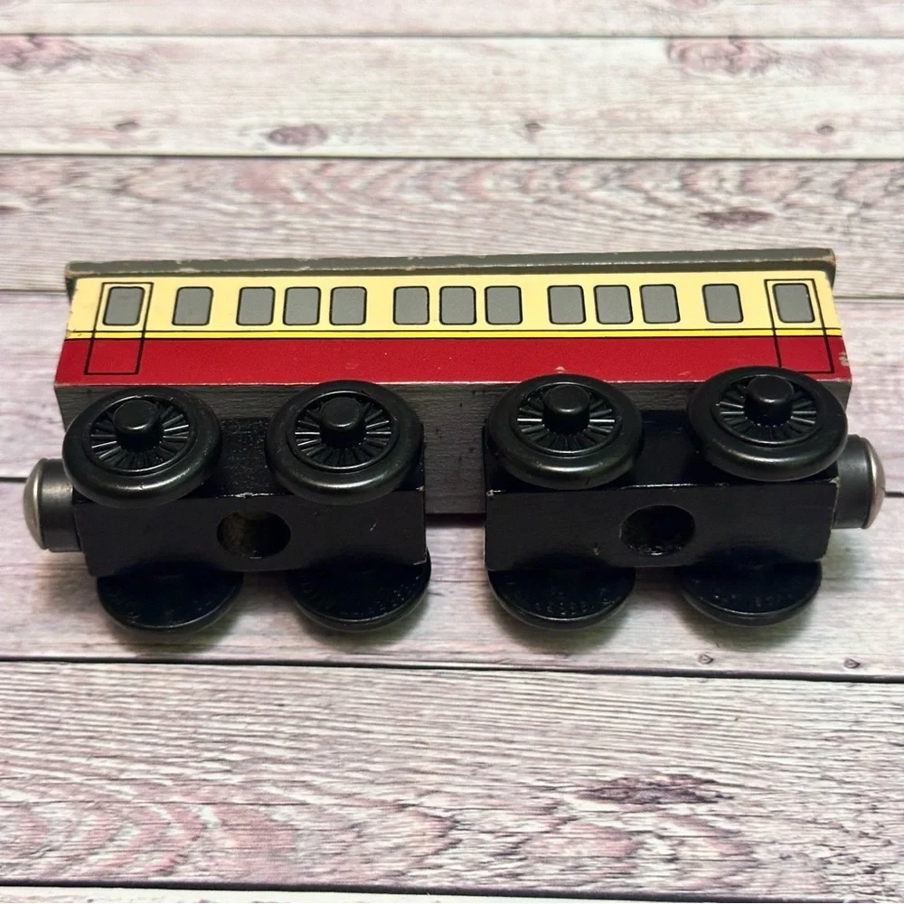 Thomas & Friends Railway wooden Express Coach Train vintage 1998